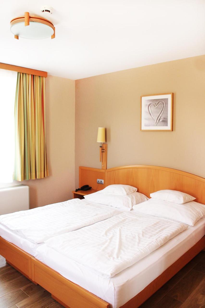 Bed and Breakfast Marben Panzio Hegykő Esterno foto